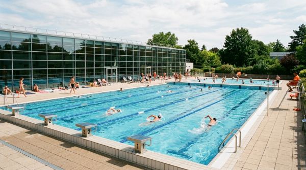Découvrez la piscine d'Ostwald : idéale pour les amateurs de natation
